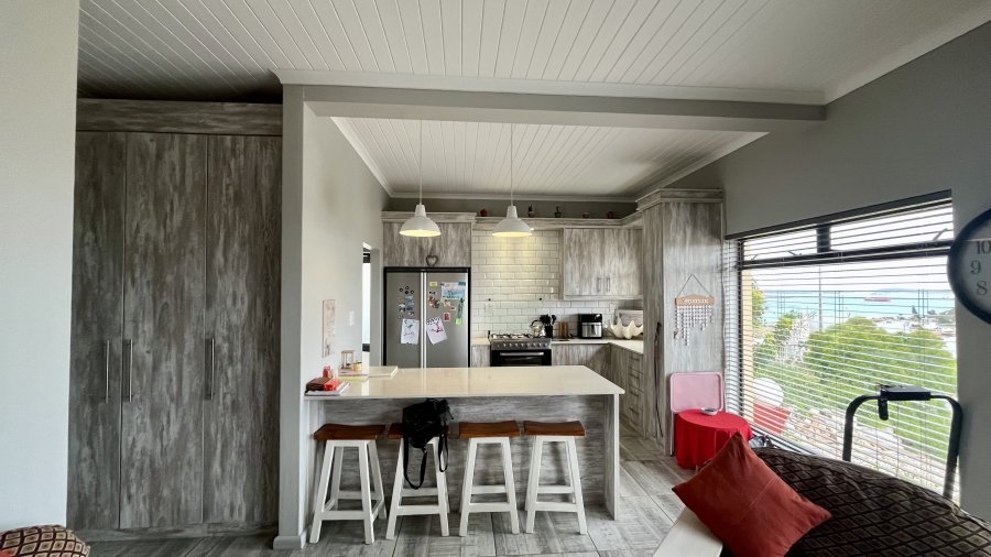 2 Bedroom Property for Sale in Hoogland Western Cape